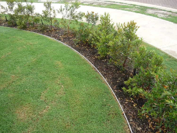 Hedge Black Heavy Duty Aluminium Garden Edging 2.9m x 5mm - Image 3